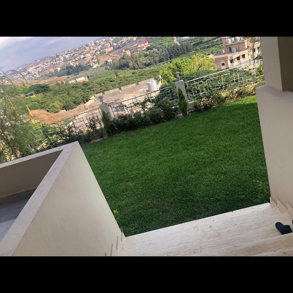 Meet your Posher, Zeina